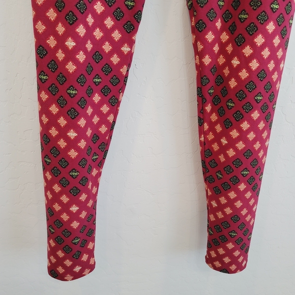 💕 LulaRoe Pink Patterned Leggings Tall & Curvy - Picture 5 of 9